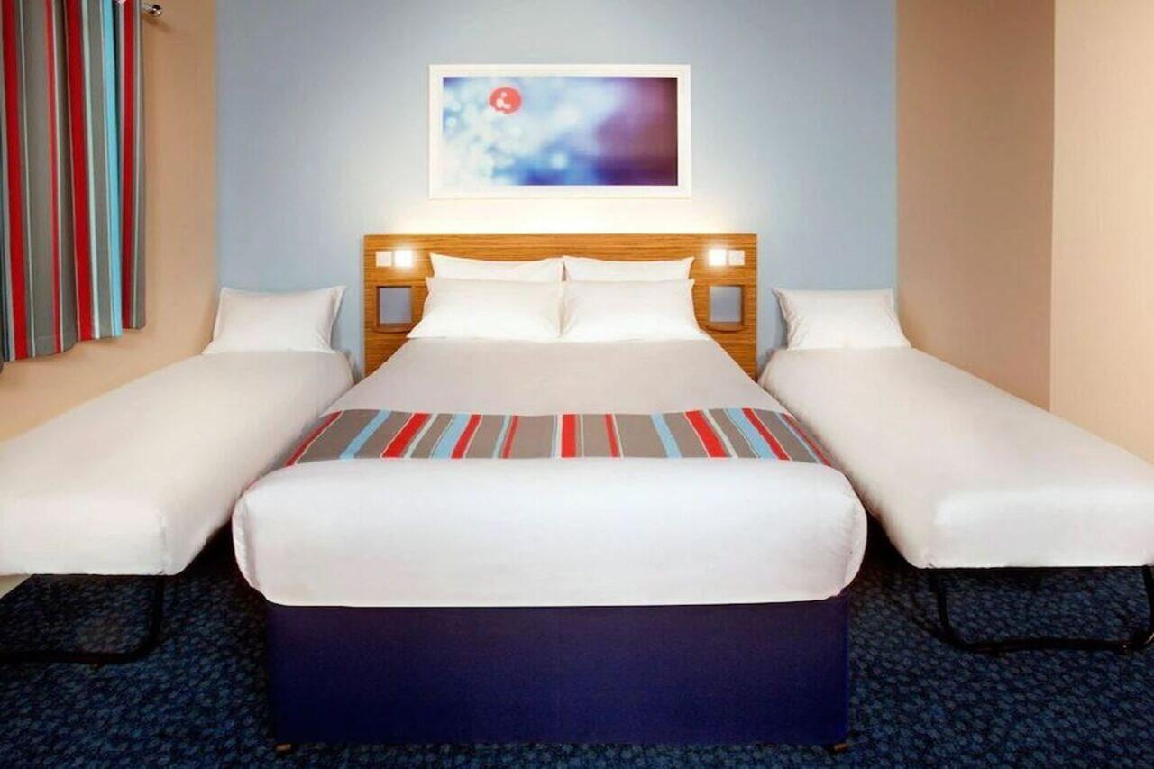Travelodge Ледърхед Екстериор снимка