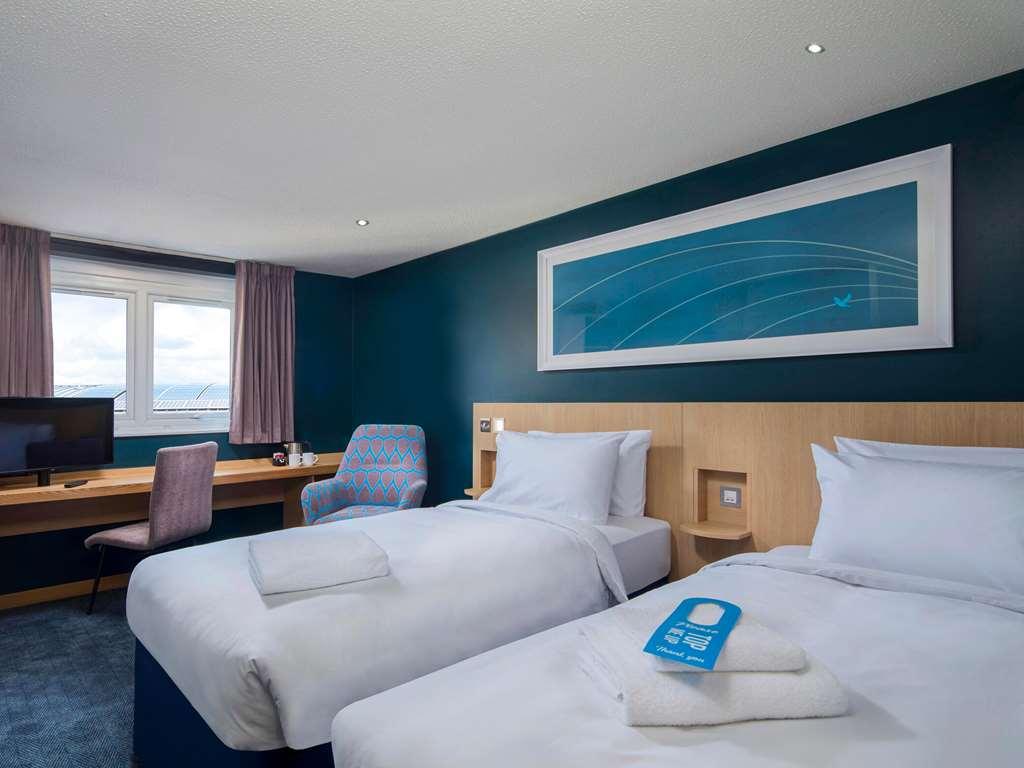 Travelodge Ледърхед Стая снимка