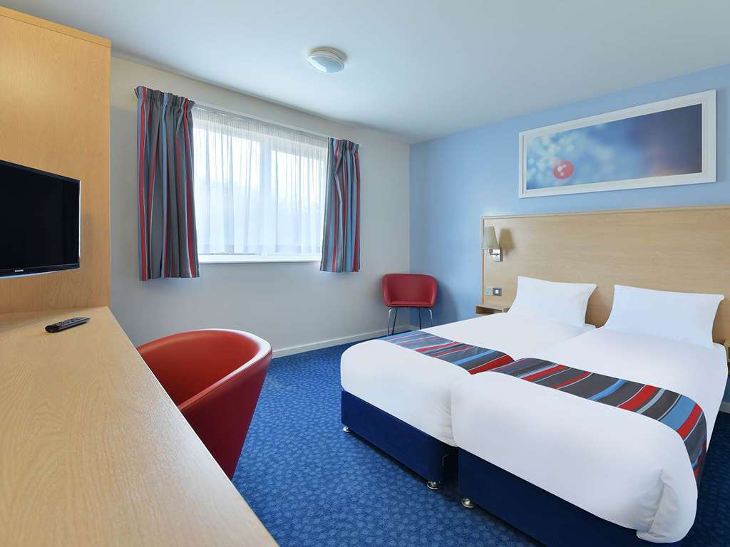 Travelodge Ледърхед Стая снимка